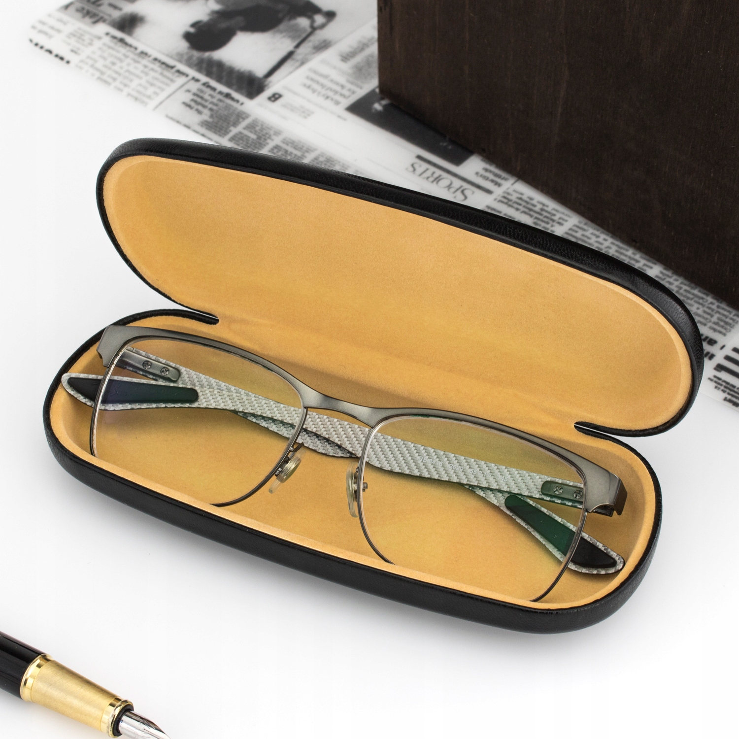 Czarne etui z kolorowym nadrukiem imienia dla babci dziadka wybór wzorów