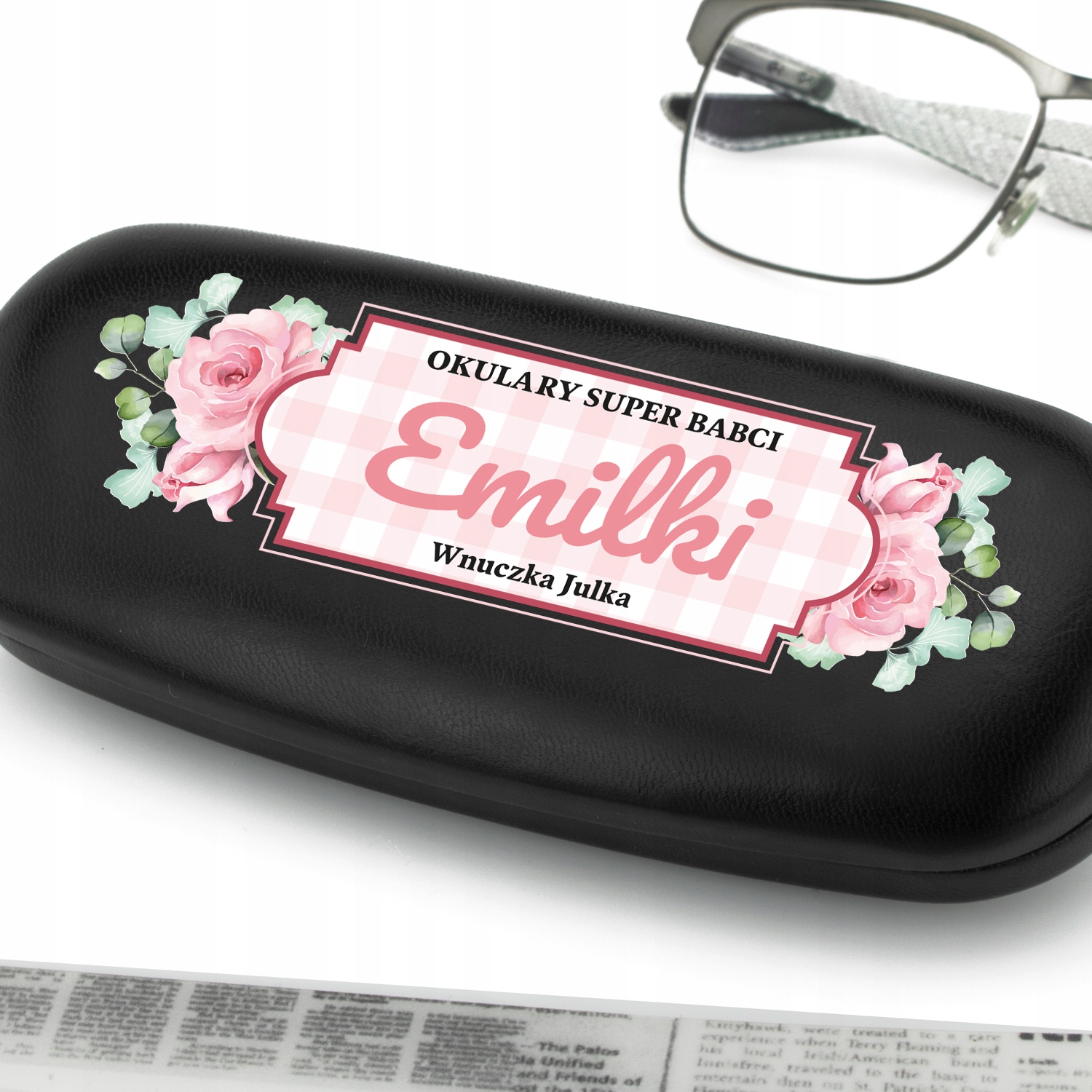 Czarne etui z kolorowym nadrukiem imienia dla babci dziadka wybór wzorów