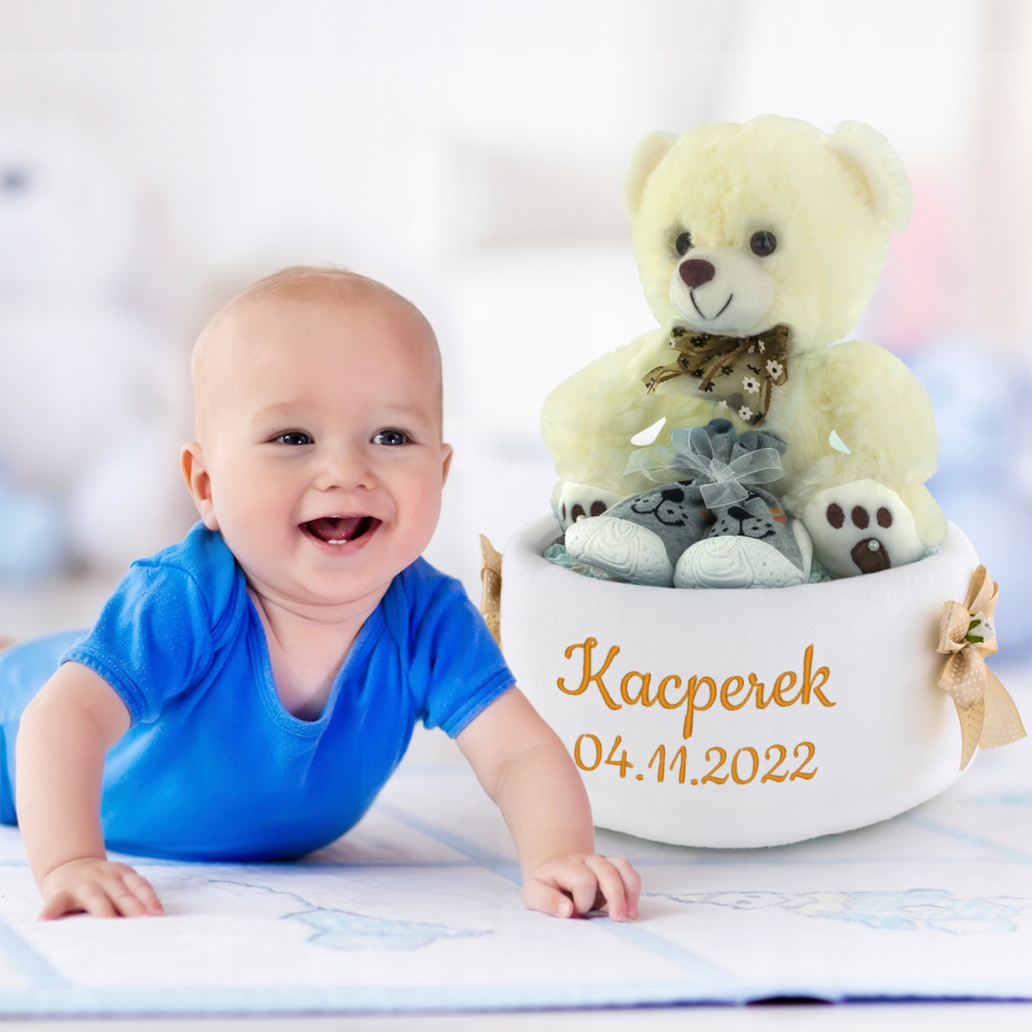 Tort z pampersów rozmiar 3 miś kocyk z haftem Prezent na chrzest roczek