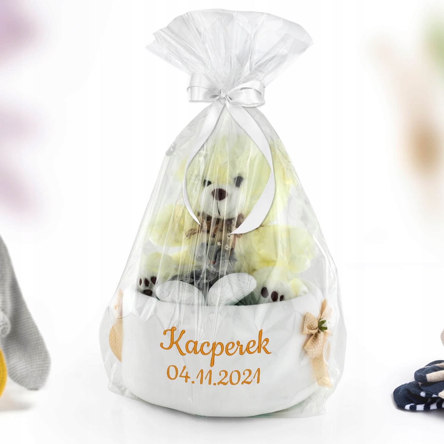 Tort z pampersów rozmiar 3 miś kocyk z haftem Prezent na chrzest roczek