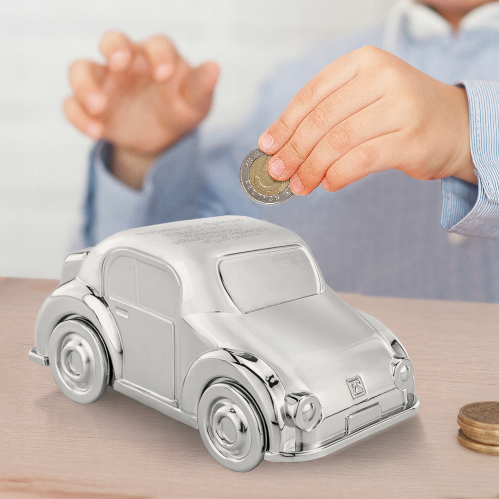 Skarbonka posrebrzana auto z grawerem prezent na chrzest dla chłopca