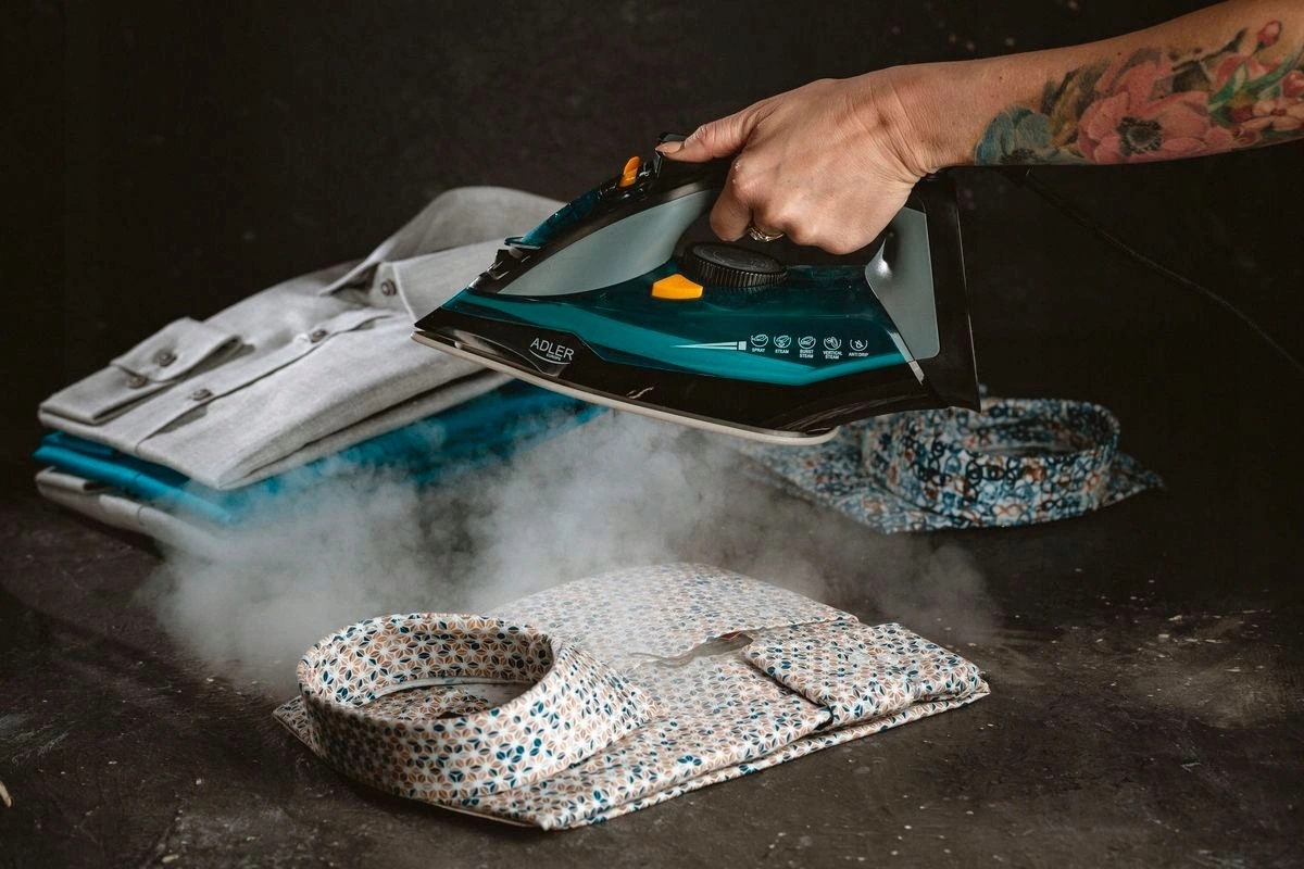 Mocne Żelazko Parowe Stopa Ceramiczna 3000W 9W1