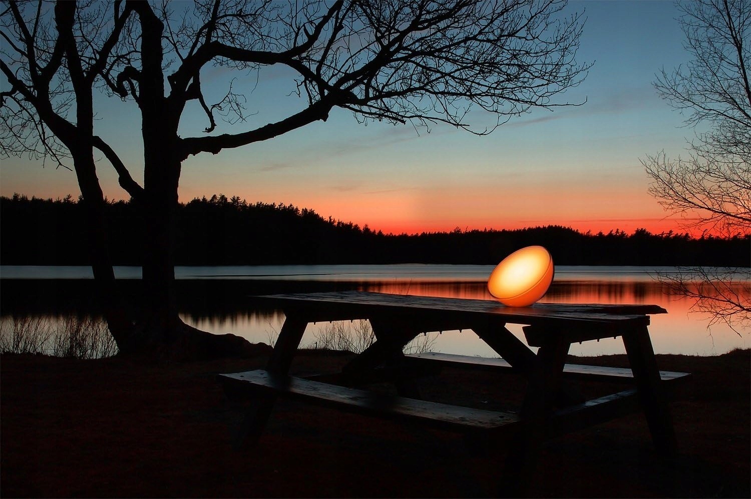 Inteligentna Lampa do Domu Biurkowa Nocna TUYA WiFi RGBW Nastrojowa