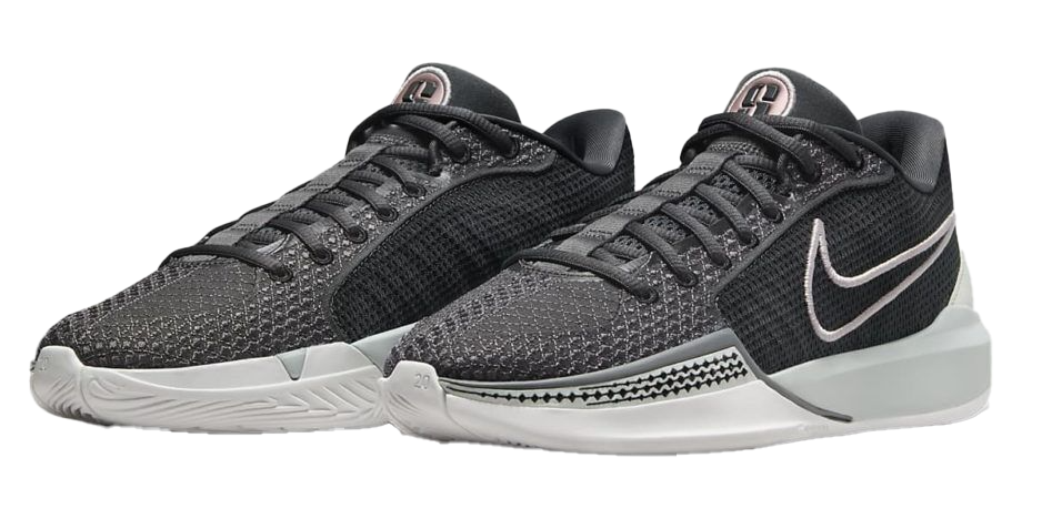 Czarne damskie sneakersy Nike Sabrina 1 The Debut FQ3381-003 47 przód z Zoom Air i opaską śródstopia