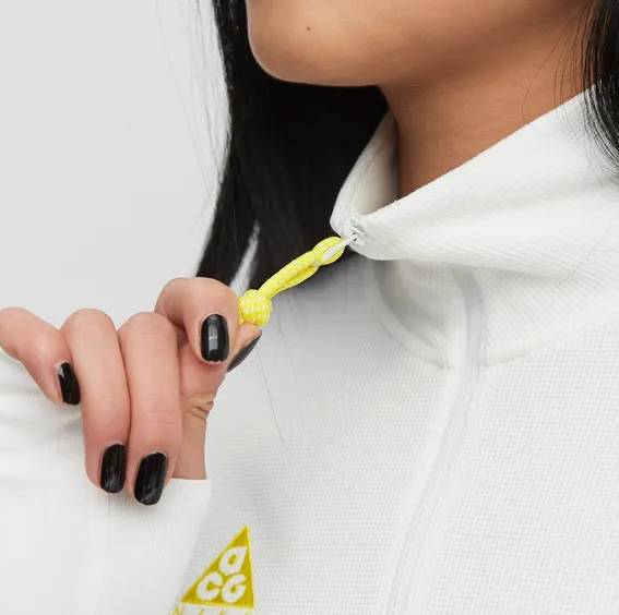 Biała bluzka damska Nike CD7664-121 S bok ze stójką