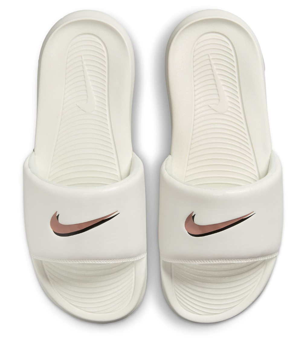 Białe klapki Nike Victori One FZ1394-100 – widok z góry