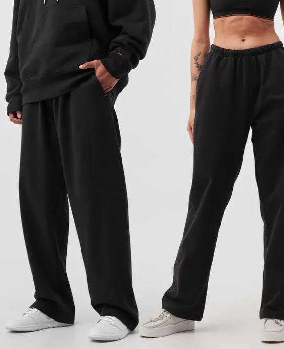Męskie czarne spodnie Calvin Klein Jogger K10K109196 L przód z pomarańczowymi detalami