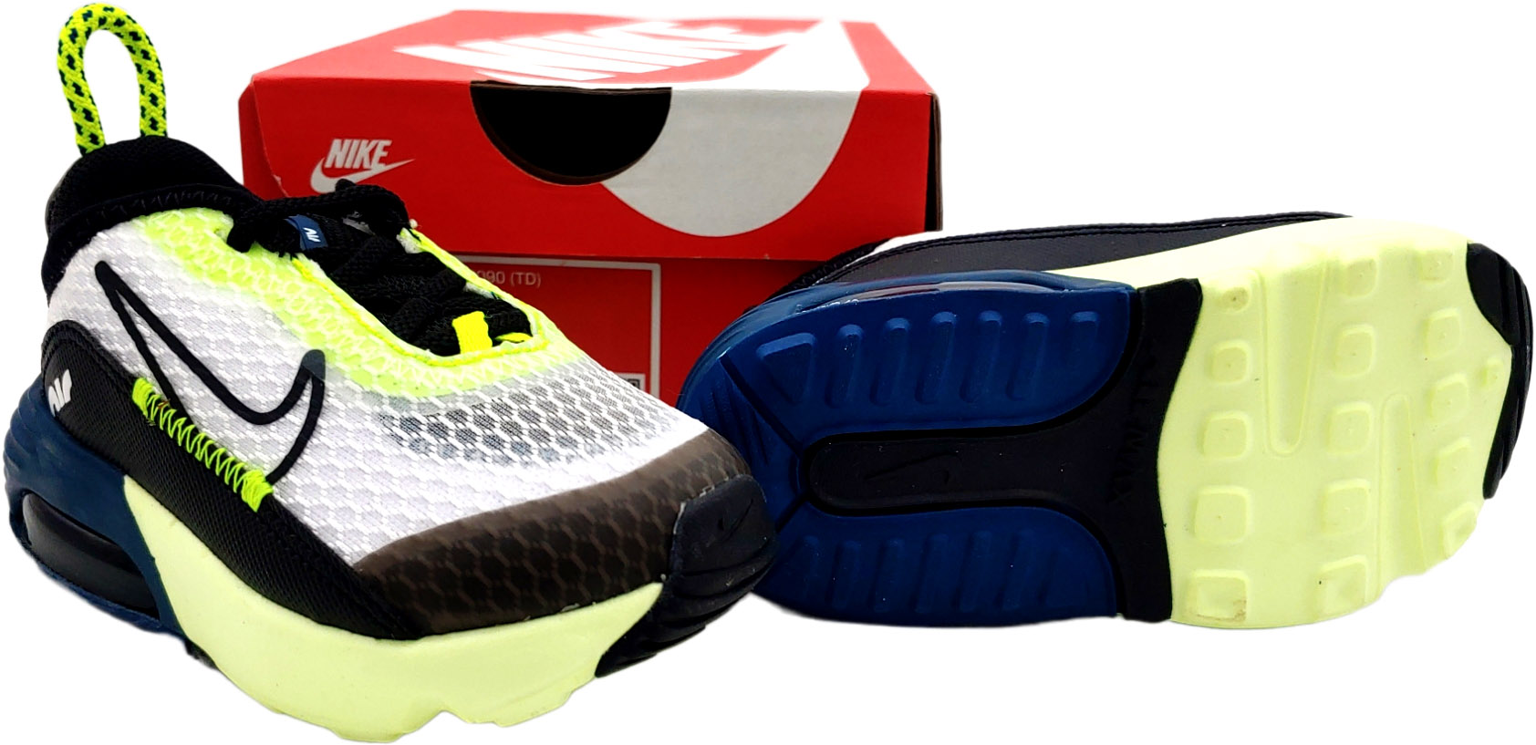 Multikolorowe dziecięce sneakersy Nike Air Max 2090 TD CU2092-101 r. 21 detal zapięcia i uchwytu