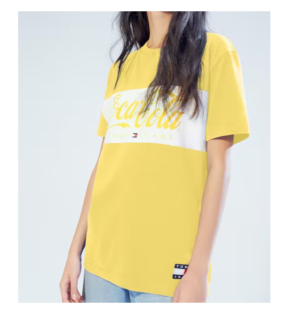 Żółta koszulka Tommy Jeans Coca-Cola rozmiar M przód z nadrukiem Coca-Cola