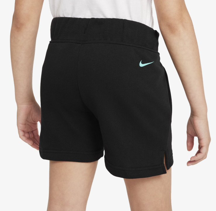 Boczny widok czarnych junior spodenek Nike Sportswear DM4693-010 XL dla dziewcząt z kieszeniami
