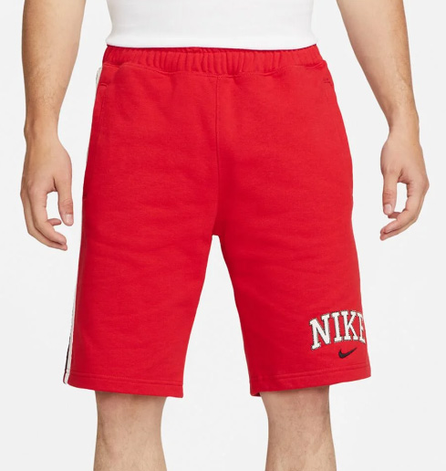 Czerwone spodenki męskie Nike DZ2555-657 S przód z lampasami i naszywką Swoosh