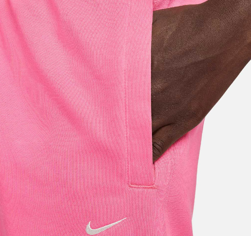 Różowe joggery męskie Nike Standard Issue CK6365684 L bok z kieszenią na zamek