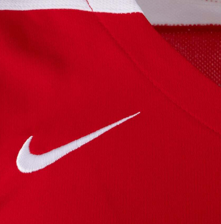 Czerwona koszulka męska Nike Team Franchise Dri-FIT AV2095658 S bok z logo