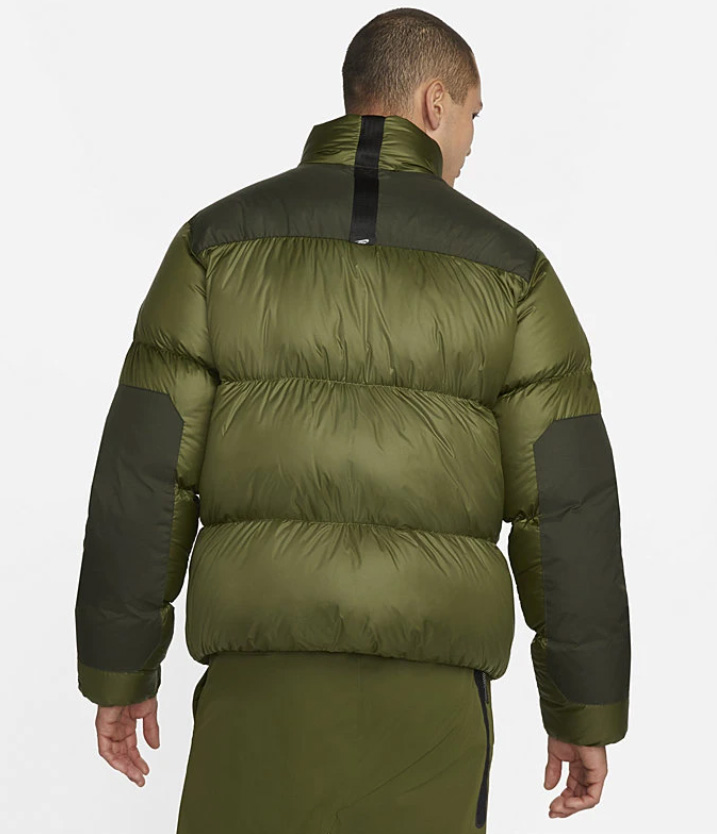 Zielona męska kurtka Nike Sportswear Therma-FIT Repel Puffer DD6978-326 M detal kieszeni i zamka