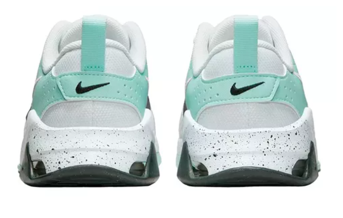 Boczny widok białych damskich butów Nike Zoom Bella 6 DR5720-103 42 z siateczką i uchwyty na zapiętku