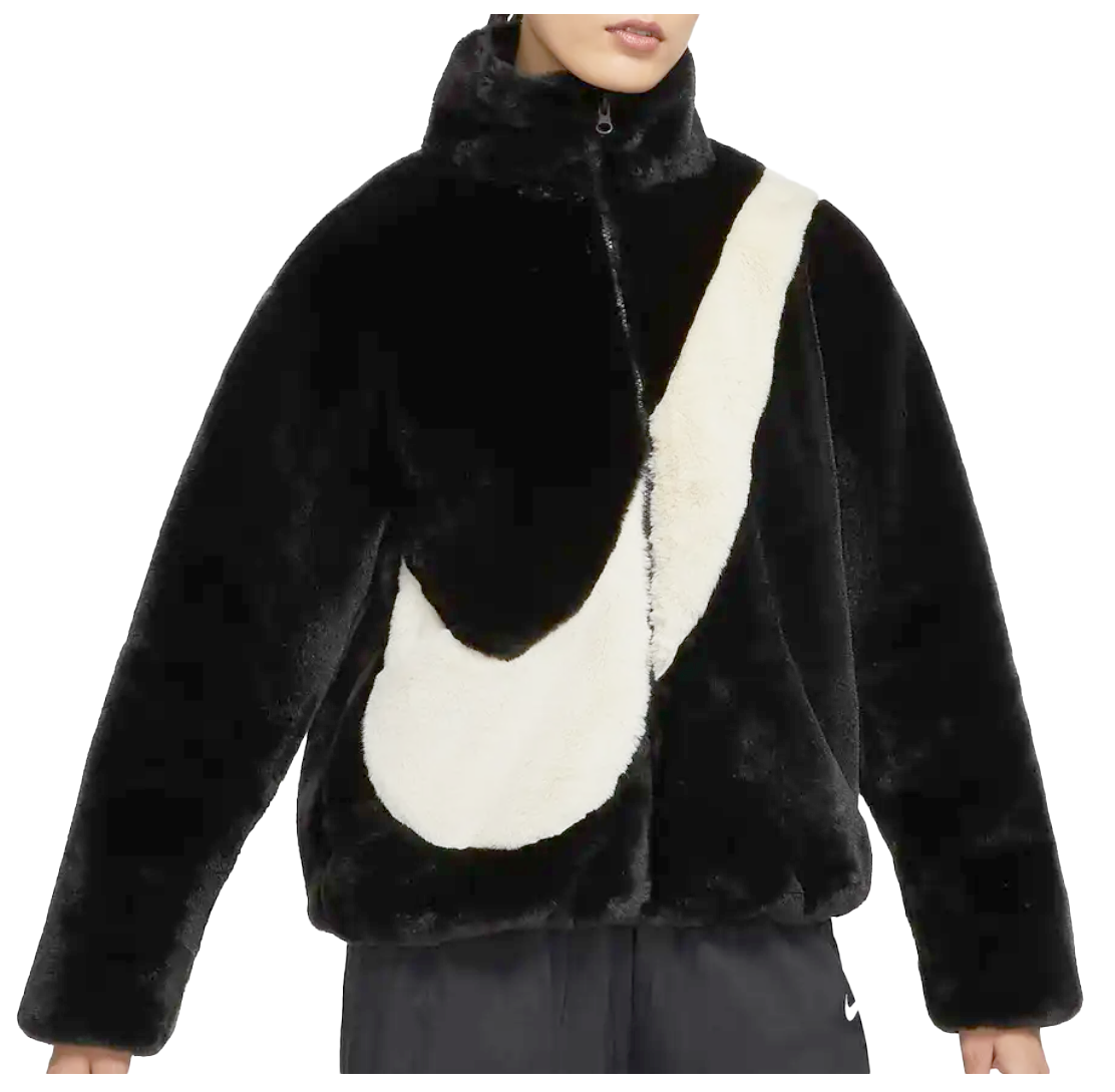 Czarna futrzana kurtka damska Nike Essentials DO3791-010 L – przód z dużym Swooshem