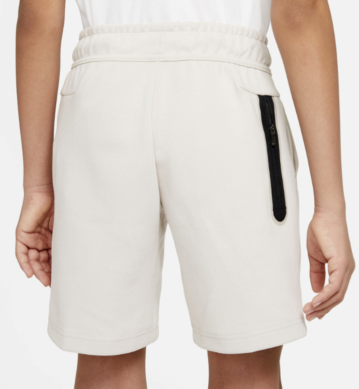 Białe spodenki juniorskie Nike NSW Tech Fleece DA0826008 XS z logo Nike