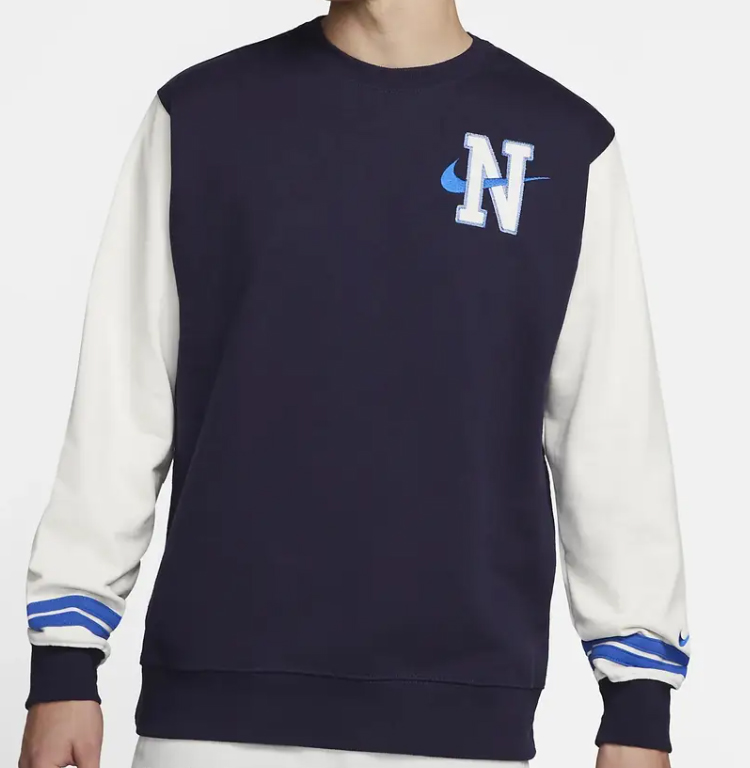 Niebieska bluza męska Nike DX5680498 XS bok z białymi rękawami i stylem Varsity Retro