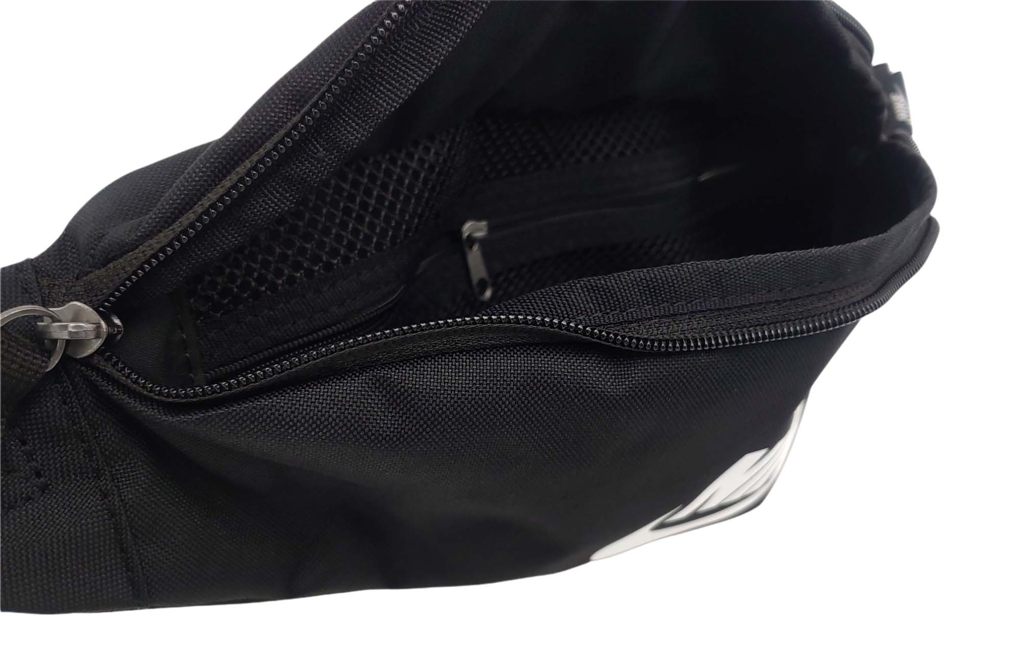 Czarna saszetka Nike BA5750-010 biodrówka poliester 3 l