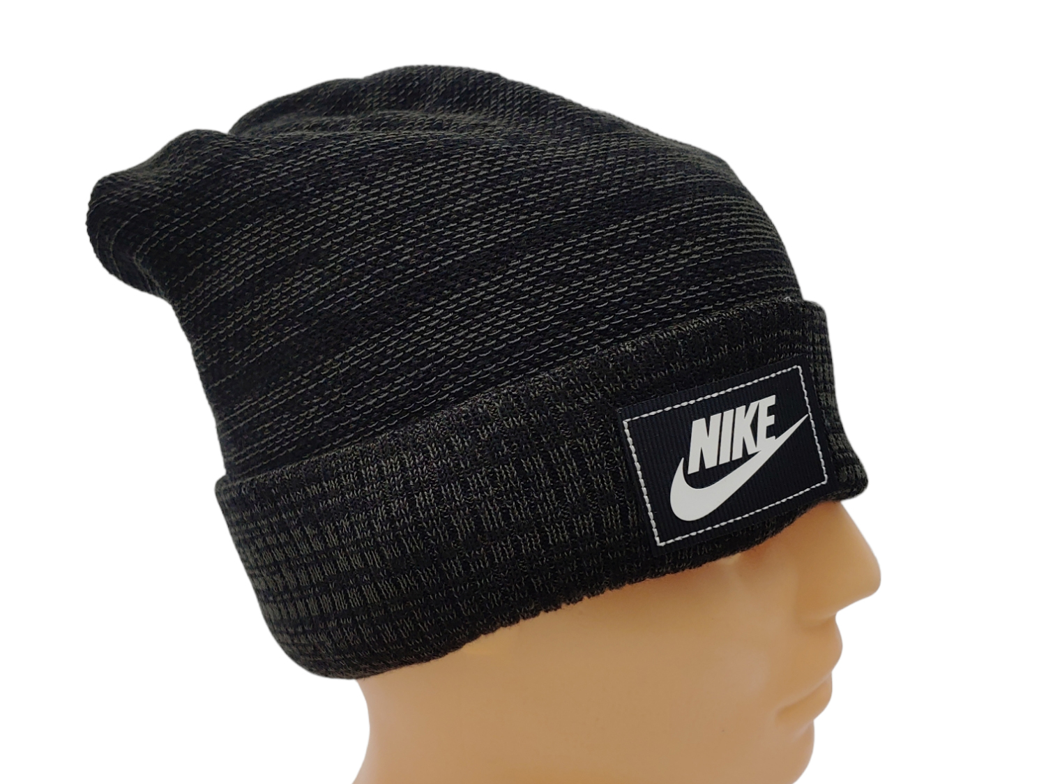 Czarna unisex czapka Nike Sportswear Beanie DO8144-010 One Size przód z prążkowaną dzianiną