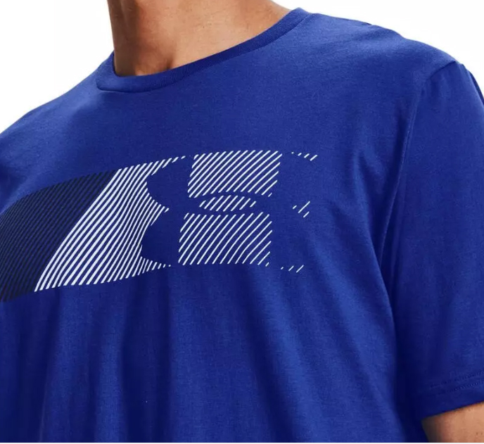 Niebieska męska koszulka Under Armour HeatGear Loose 1329584400 L detal dekoltu