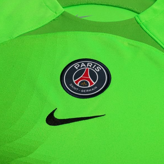 Zielona bluza bramkarska dziecięca Nike PSG Home 22/23 XS przód