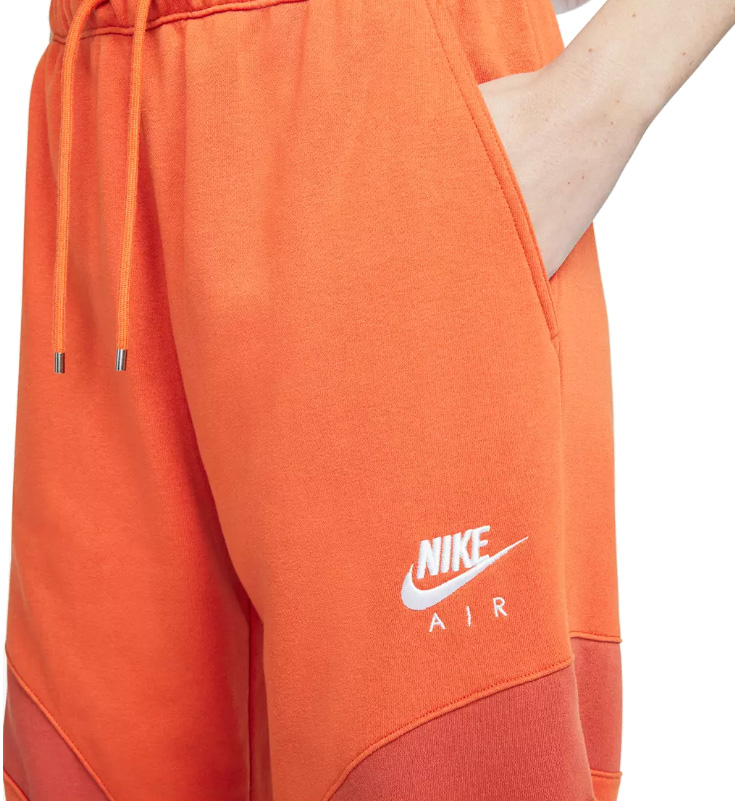 Pomarańczowe joggery damskie Nike DD5419-816 S bok z kieszenią