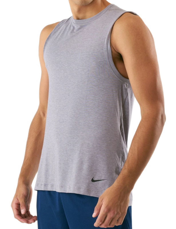 Boczny widok szarej męskiej koszulki bez rękawów Nike Transcend Dri-FIT Slim Fit CN9818-056 M z wentylacją