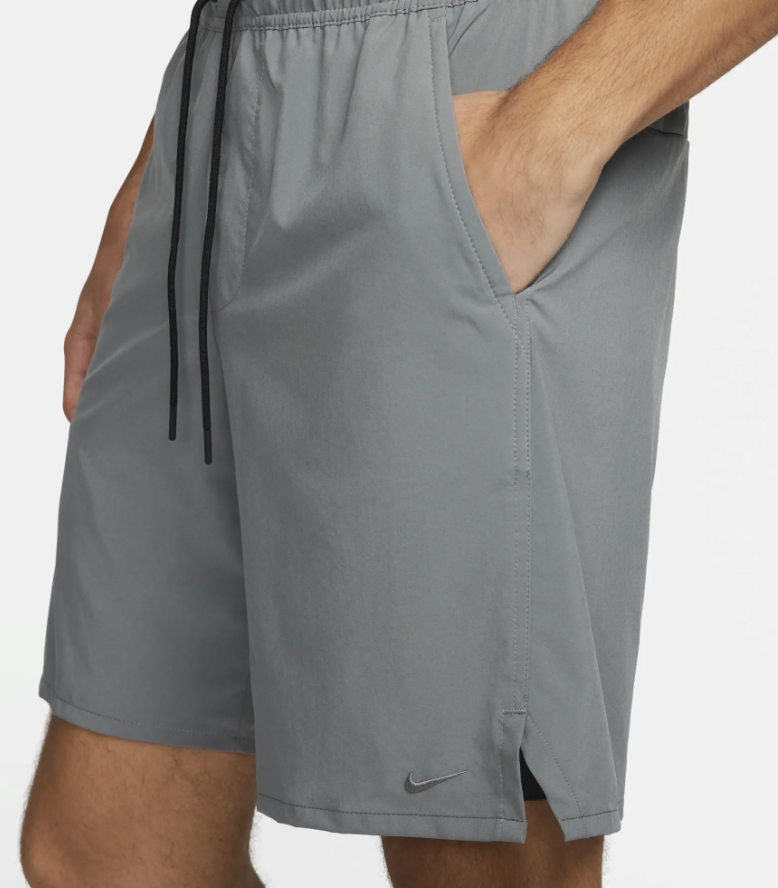 Szare spodenki męskie Nike DV9332-084 S przód z logo Dri-FIT