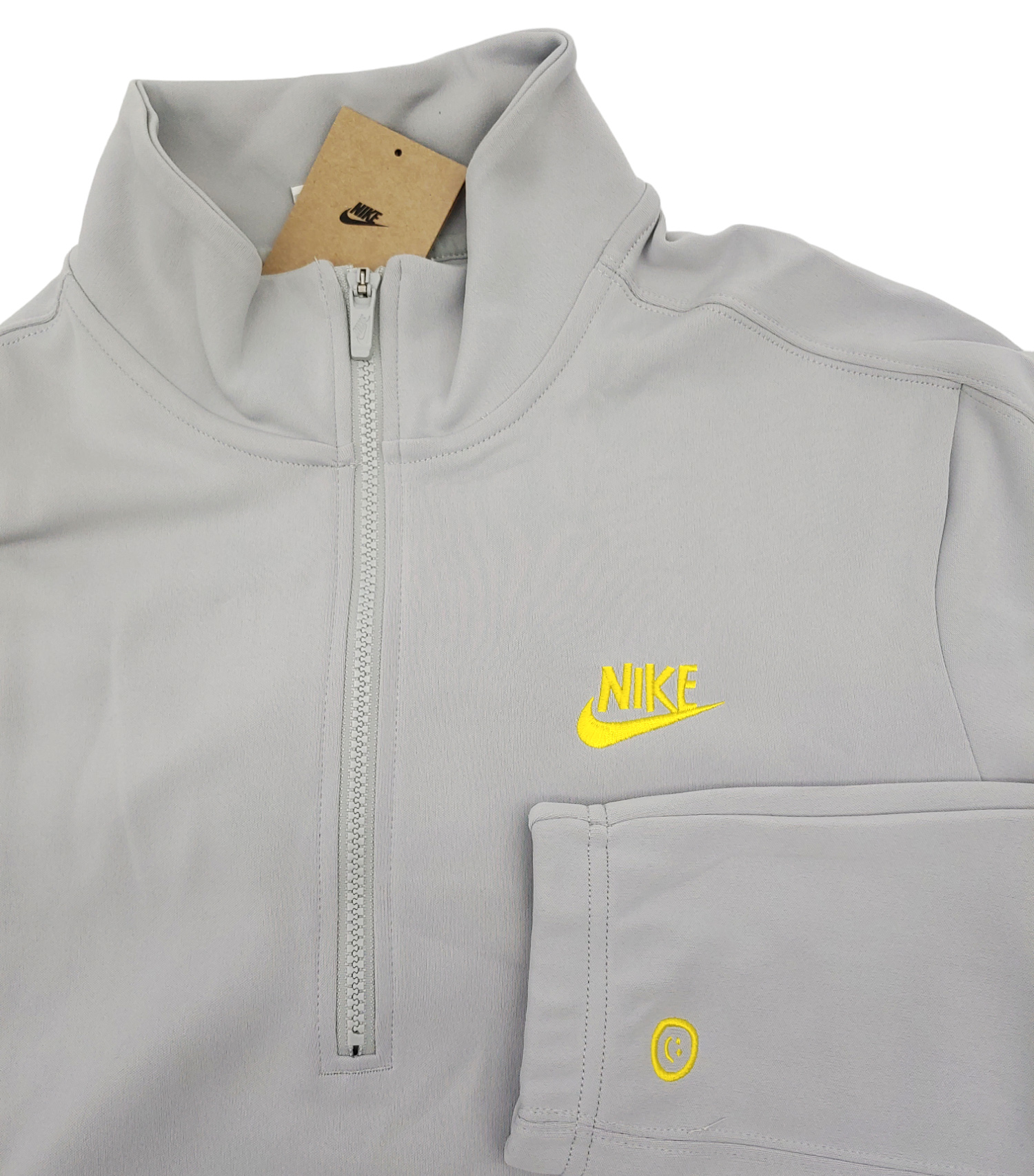 Szara męska bluza Nike DQ4074-097 S przód z zamkiem 1/2 i grafiką uśmiechu