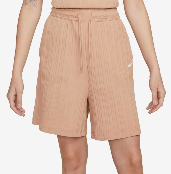 Beżowe damskie spodenki Nike Sportswear Prążki Luźne Wysoki Stan DM6401-200 S przód z elastycznym pasem