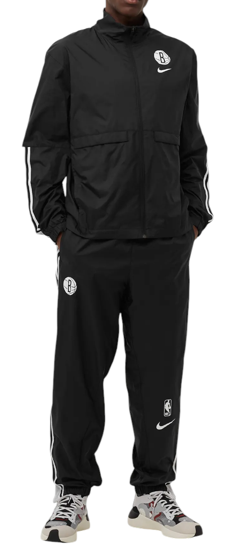Boczny widok czarnego męskiego dresu Nike NBA Brooklyn Nets DN8736-010 M z kieszeniami na zamek