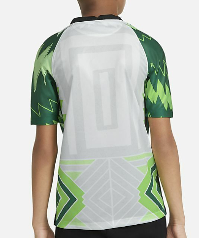 Zielono-biała koszulka junior Nike Nigeria 2020 CT4233-100 S 128-137 cm detal z wzorem drużynowym