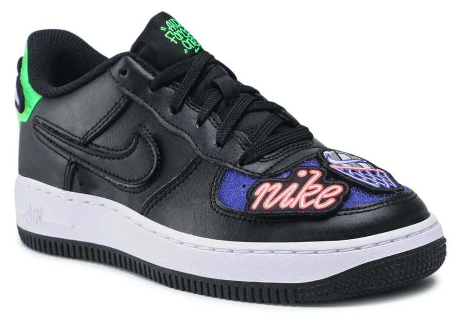 Czarne młodzieżowe sneakersy Nike Air Force 1 GS DH7341-001 r. 36,5 bok z gumową podeszwą