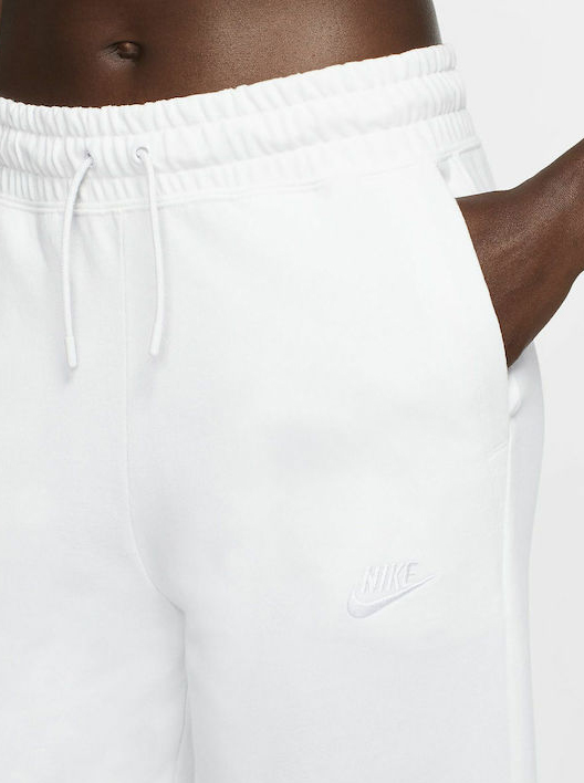 Białe spodnie dresowe damskie Nike CJ3748-100 S 3/4 przód z logo Nike