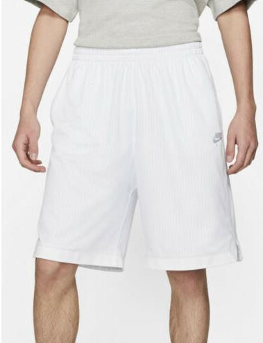 Boczny widok białych męskich spodenek Nike x Kim Jones DH6588-100 S z kieszeniami