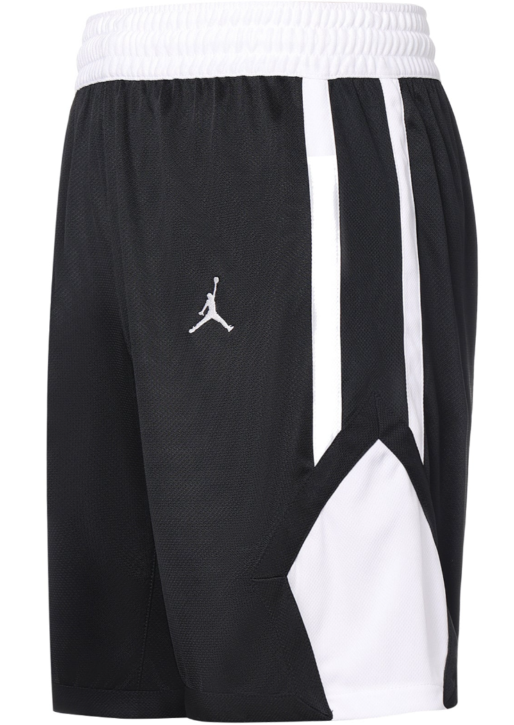 Boczny widok czarnych damskich spodenek Nike Air Jordan Training AT0542-012 XS z rombowymi panelami