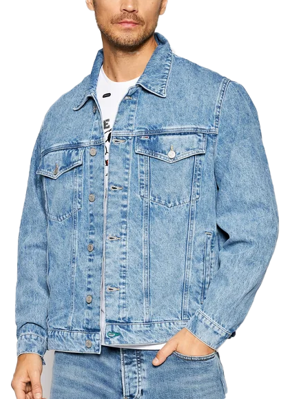 Niebieska kurtka męska jeansowa Tommy Hilfiger Trucker DM0DM10843 M przód z oversizowym krojem