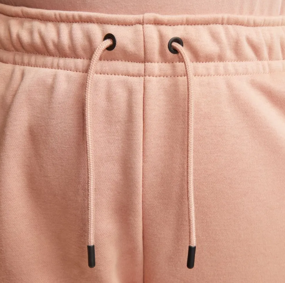 Boczny widok różowych damskich spodni Nike NSW Essential Fleece Plus DM9285-609 3X z elastycznym pasem