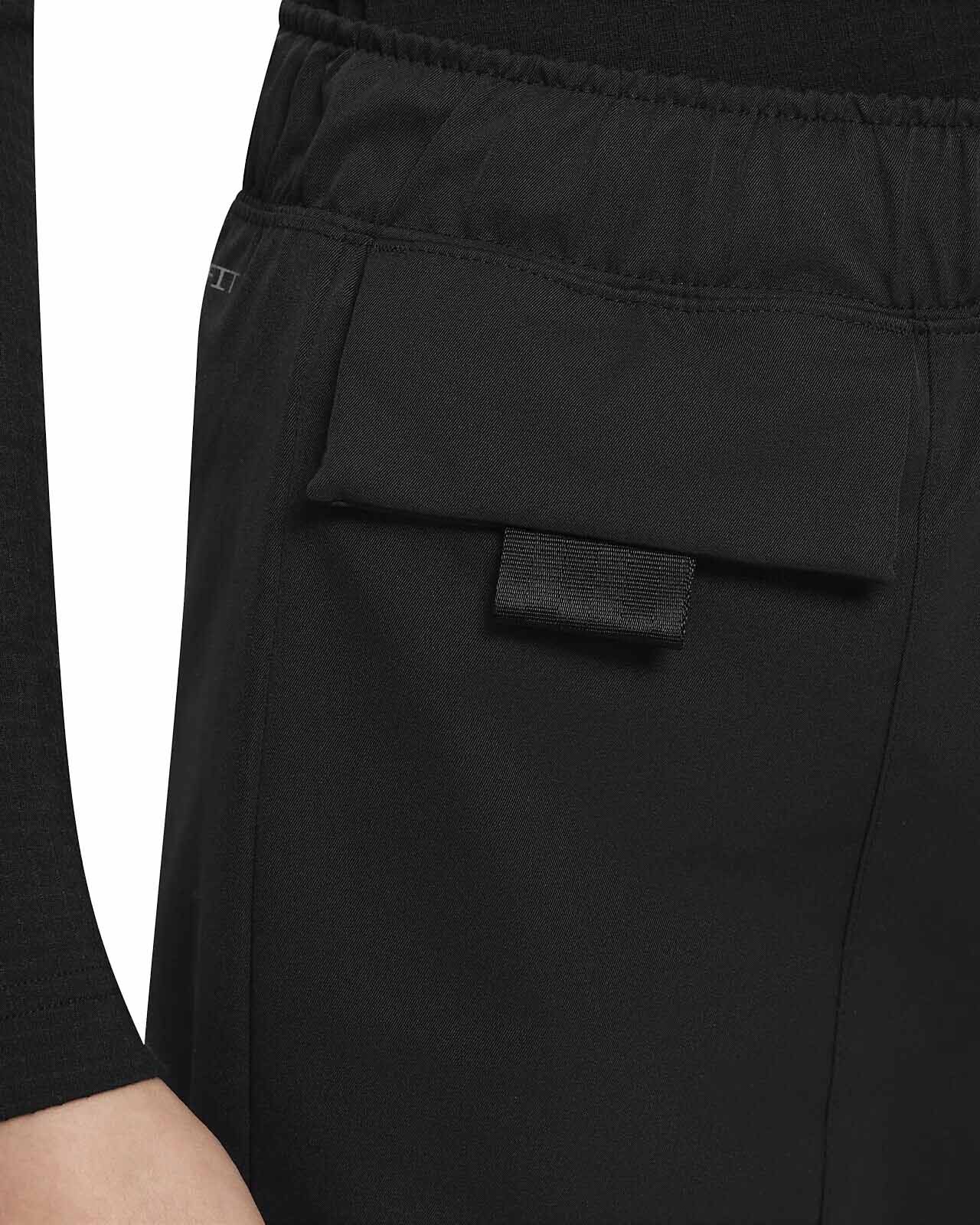 Czarne spodnie dresowe damskie Nike DD4616-010 XS 7/8 bok z technologią Dri-FIT