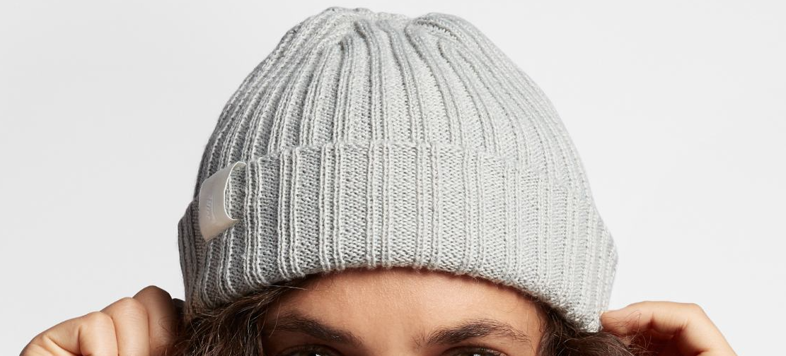 Szara czapka Nike Beanie Essential 922172-050 z logo Nike