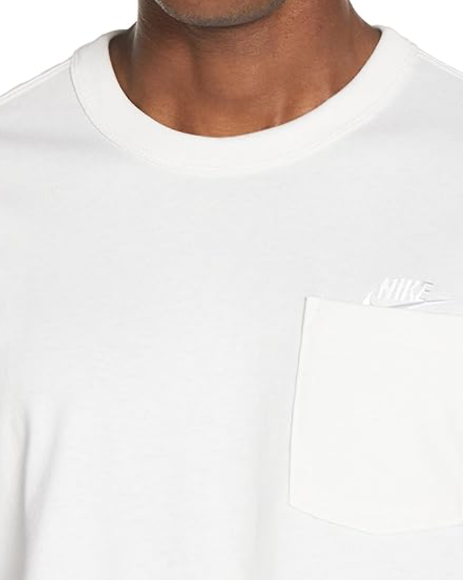 Biała męska koszulka Nike Sportswear Essential DB3249-100 M detal kieszonki i logo