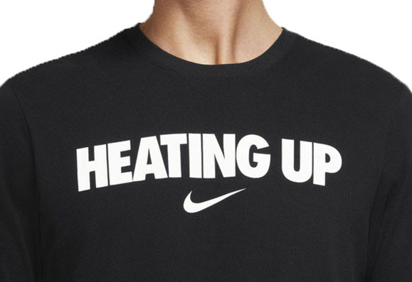 Czarna męska koszulka Nike Tee Dri-FIT DV1216-010 S detal logo