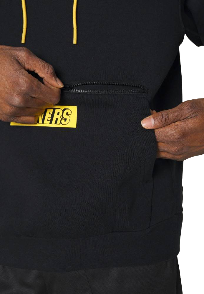 Boczny widok czarnej męskiej bluzy Nike NBA Los Angeles Lakers Loose Ciepła DN4706-010 M z prążkowanymi mankietami