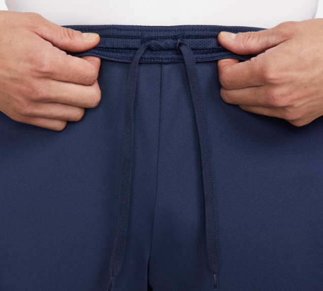 Granatowe męskie spodenki Nike Academy 21 Dri-FIT CW6107-410 M detal siateczkowego panelu