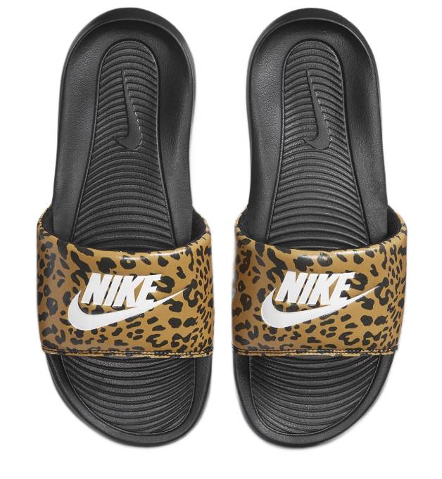 Złote damskie klapki Nike Victori One Slide CN9676-700 43 przód z miękką pianką