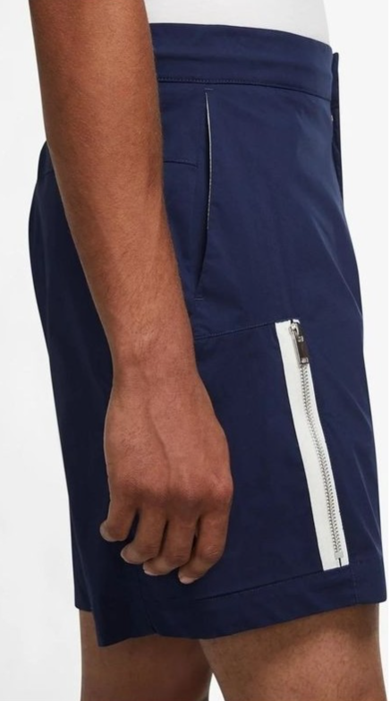 Niebieskie męskie spodenki Nike Sportswear Wolven Unlined Utility DD7041-410 30 detal kieszeni i logo