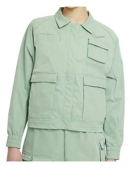 Zielona damska kurtka Nike Swoosh Military CZ8898-006 XXL przód z kieszeniami z klapą