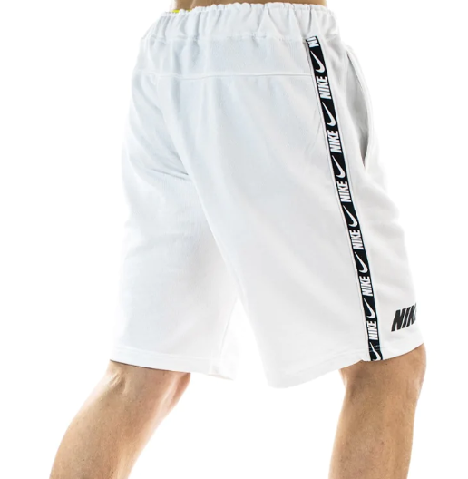 Białe męskie spodenki Nike NSW Repeat Short DD4496100 XL detal logo i kieszeni