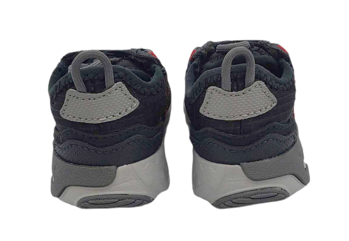 Czarne dziecięce sneakersy Nike RT Live TD CW1620-005 r. 21 detal sznurka